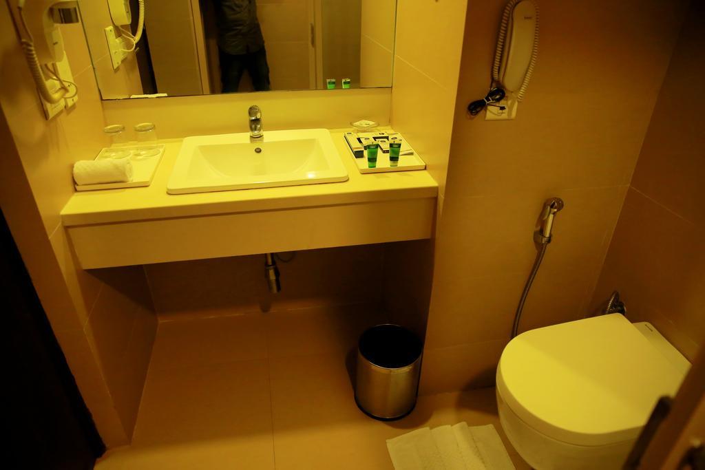 Best Western Jubilee Ridge Hyderabad Exteriör bild