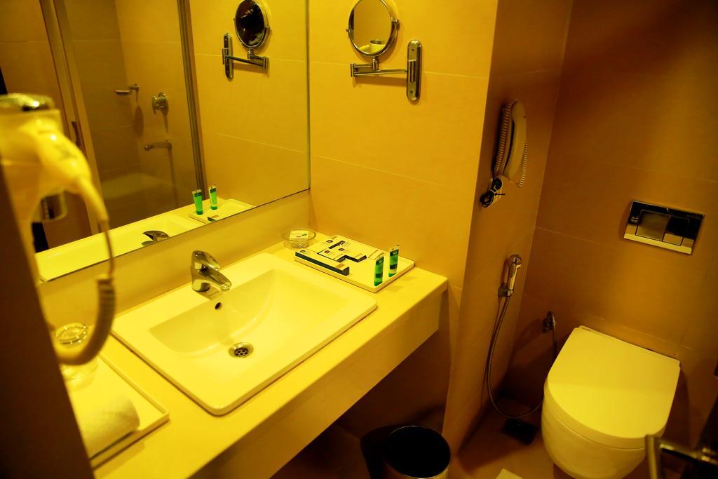 Best Western Jubilee Ridge Hyderabad Exteriör bild