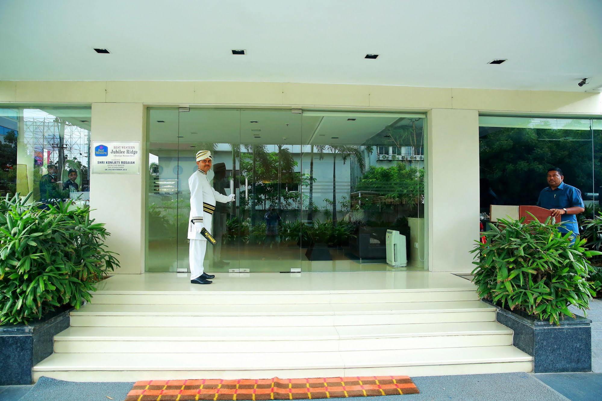 Best Western Jubilee Ridge Hyderabad Exteriör bild